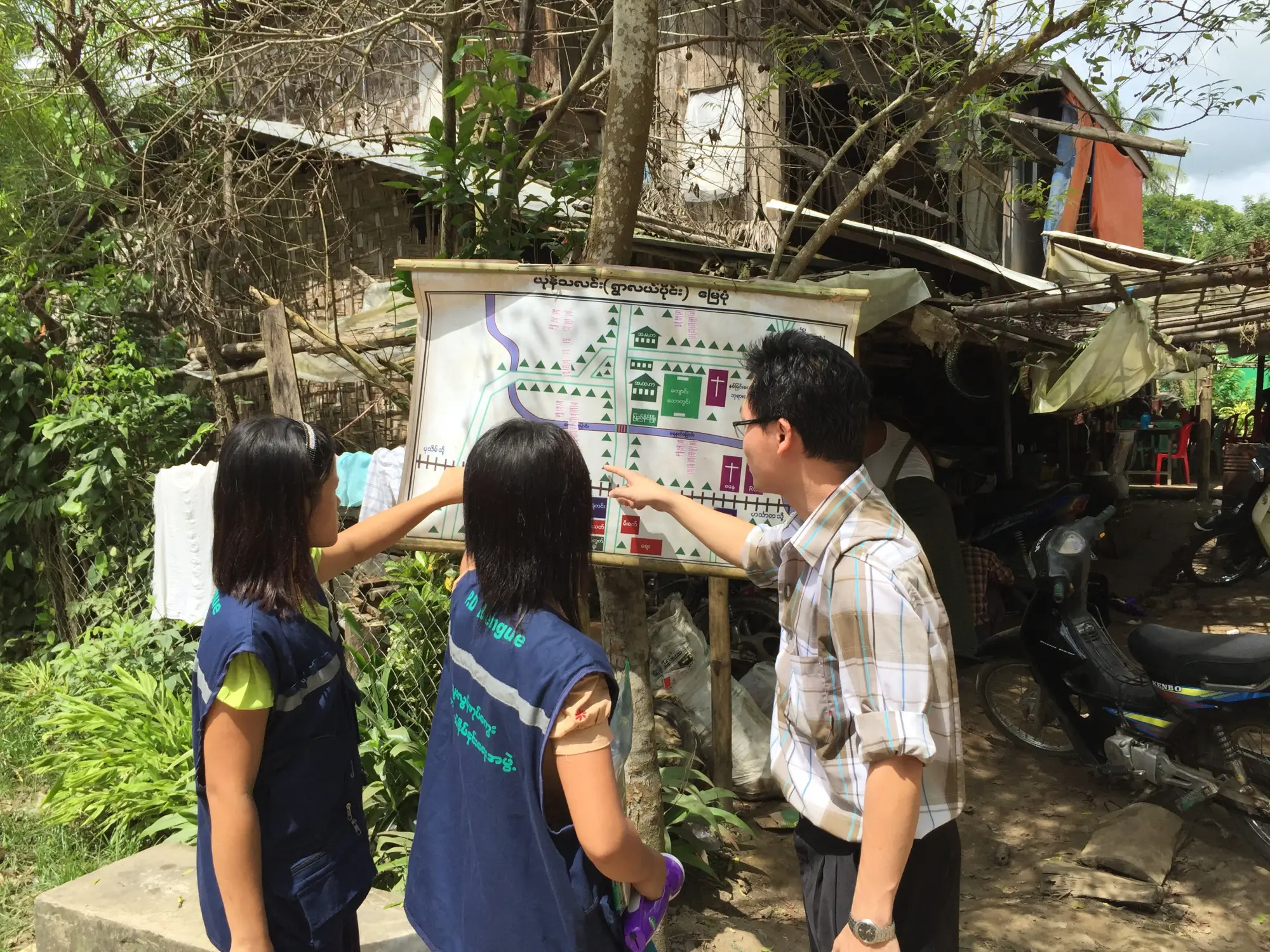 dengue-map-displayed-in-the-middle-of-the-village-to-sensitise-communities-about-the-dengue-situation_positive-deviance-project2