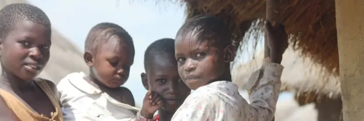 201303250249 children butiaba lake albert uganda 13