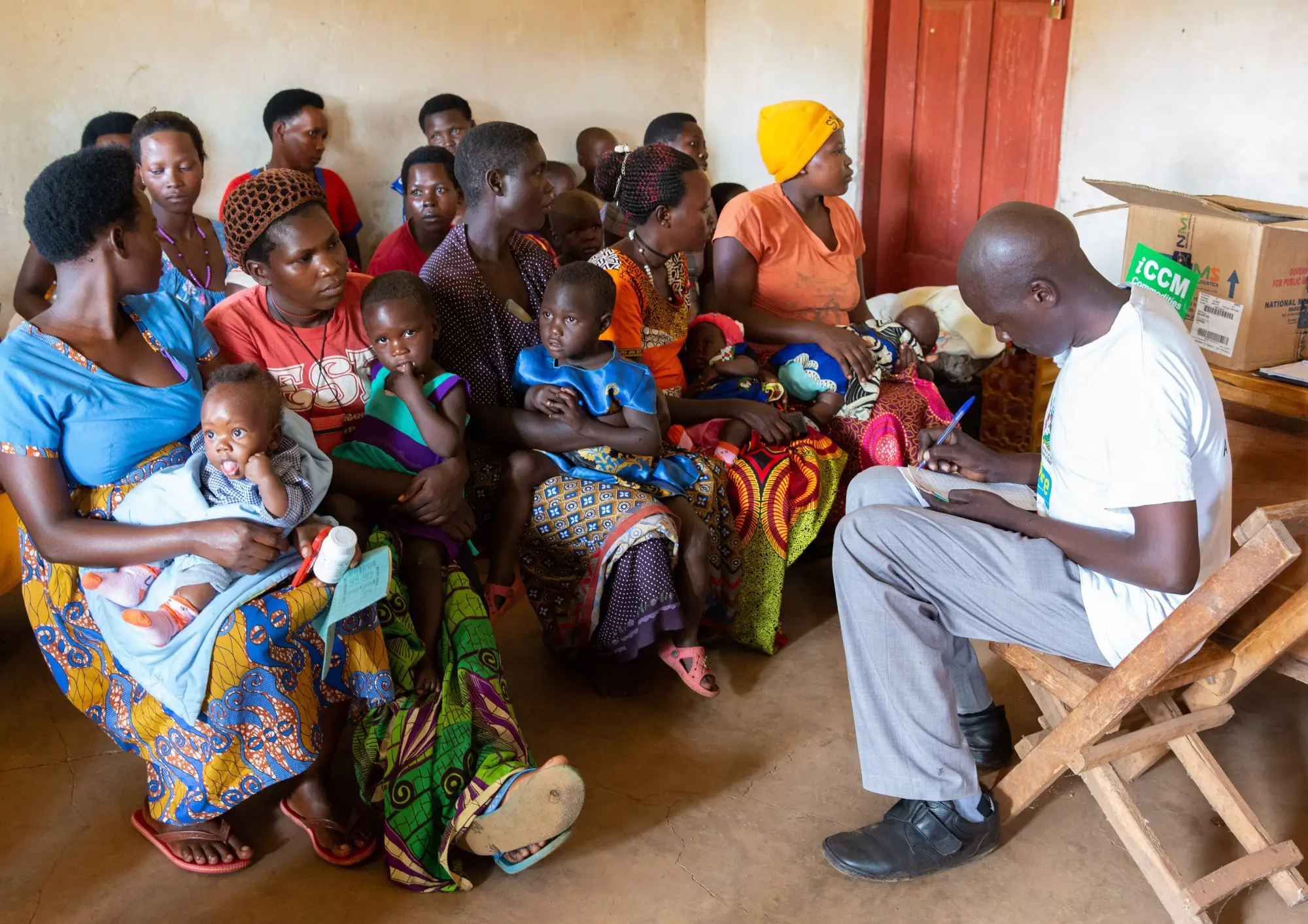 202005110436avhtregistersattendingmothersduringanepioutreachinbigulikamwenge