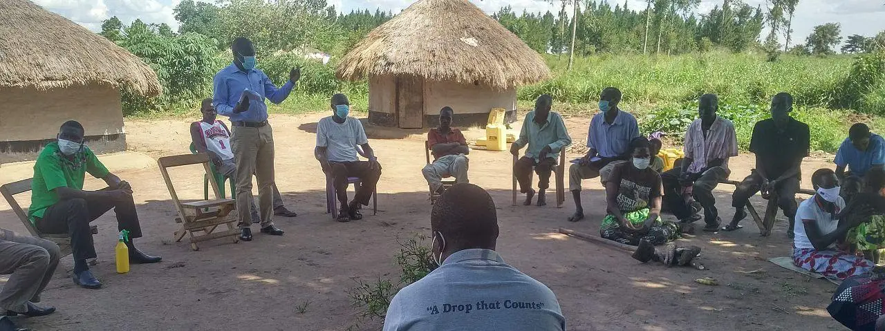01250243 20 publichealthnursesensitisescommunitymembersonpotentialthreatsofmalariatransmissionafteratransectwalkaroundthevillage akaidebevillagenigeriac