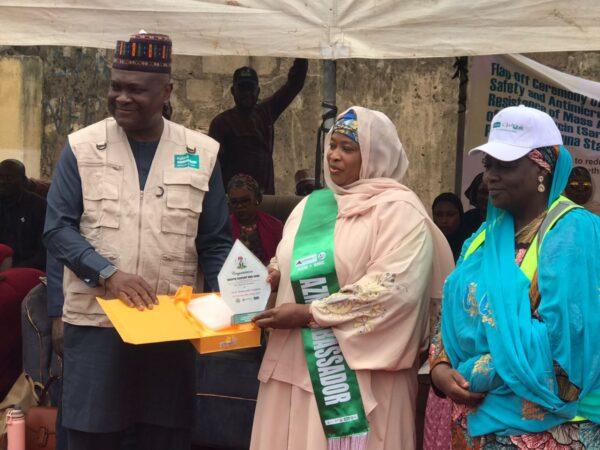 Dr Kolawole Maxwell, Programmes Director for West & Central Africa at Malaria Consortium with the First Lady of Kaduna state, Hajiya Hafsat Uba Sani, an azithromycin ambassador, at the launch campaign for the SARMAAN II project, Kaduna state, Nigeria