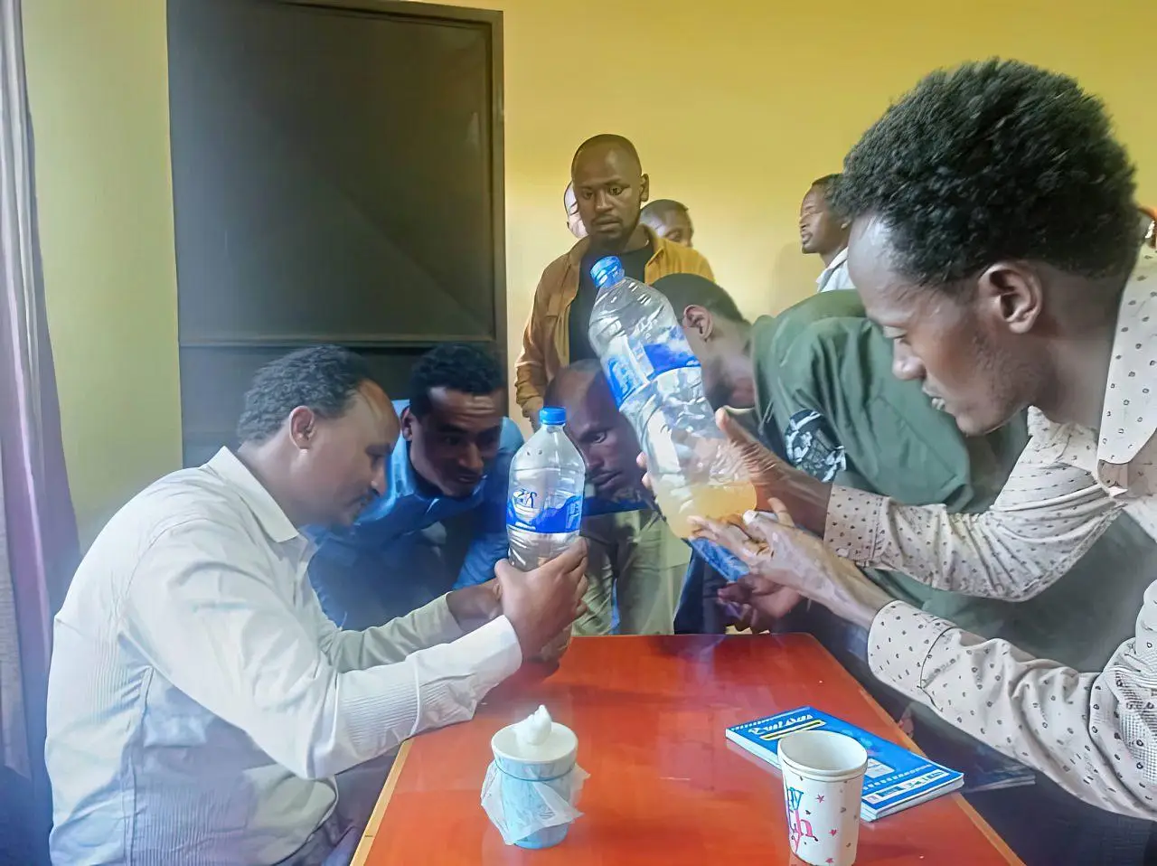 Entomologist engages trainees in a mosquito larvae demonstration during training organised by Malaria Consortium and the Regional Health Bureau in Wolayita Sodo, South Ethiopia.