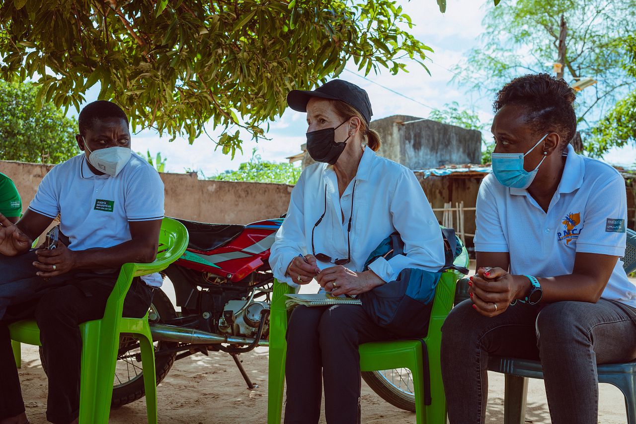 Medical supporters offering advice wearing masks