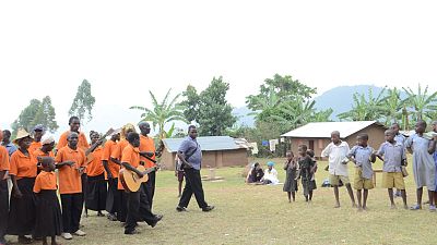 The drama group begins by playing songs, all of them about preventing malaria, in order to attract a crowd.